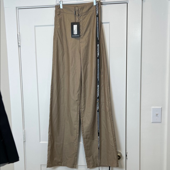 PrettyLittleThing stone woven extreme high waist wide leg trousers size 4. NWT! - Picture 1 of 9